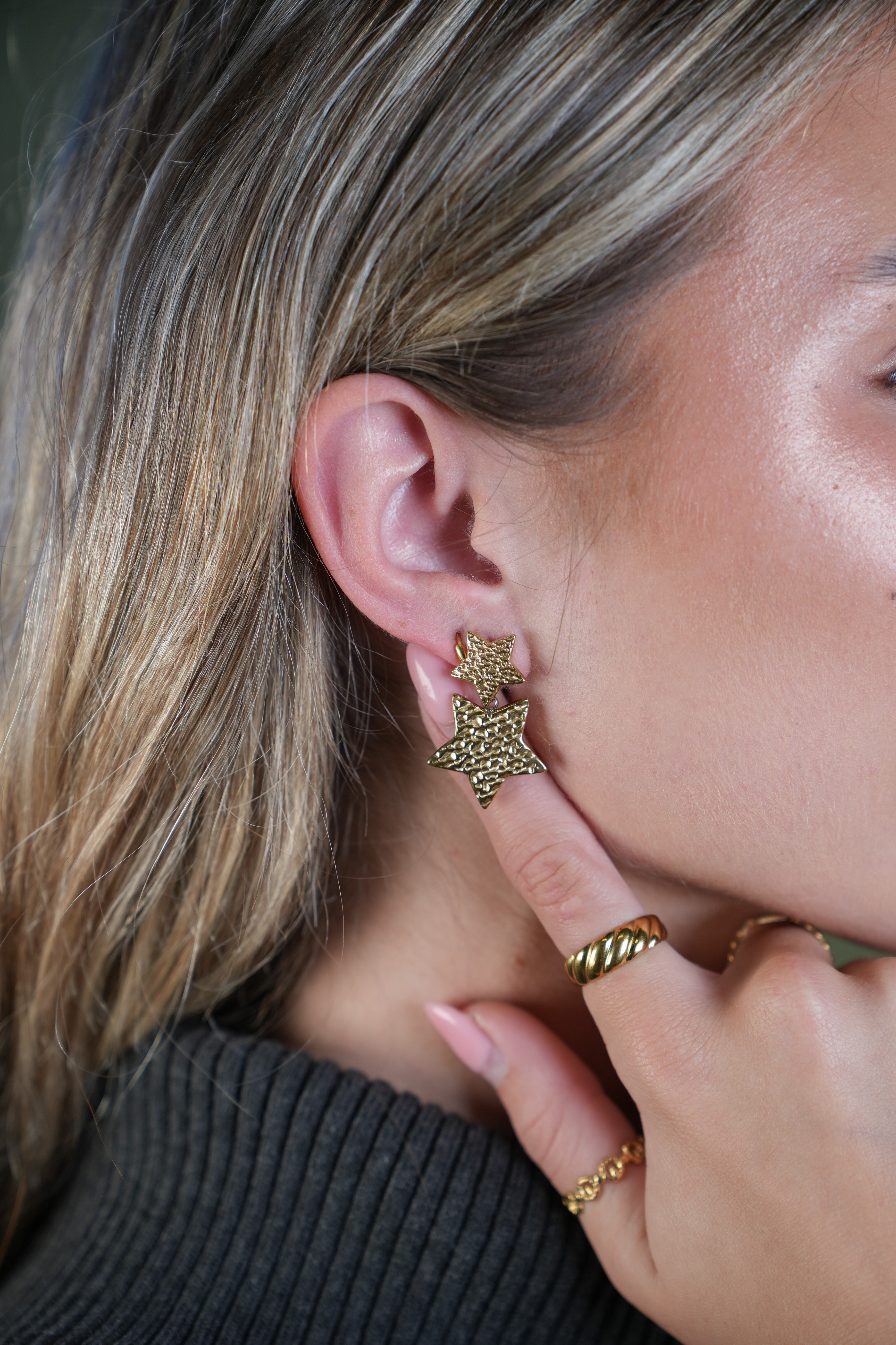 Starlight_Oorbellen_Goud_Modelfoto